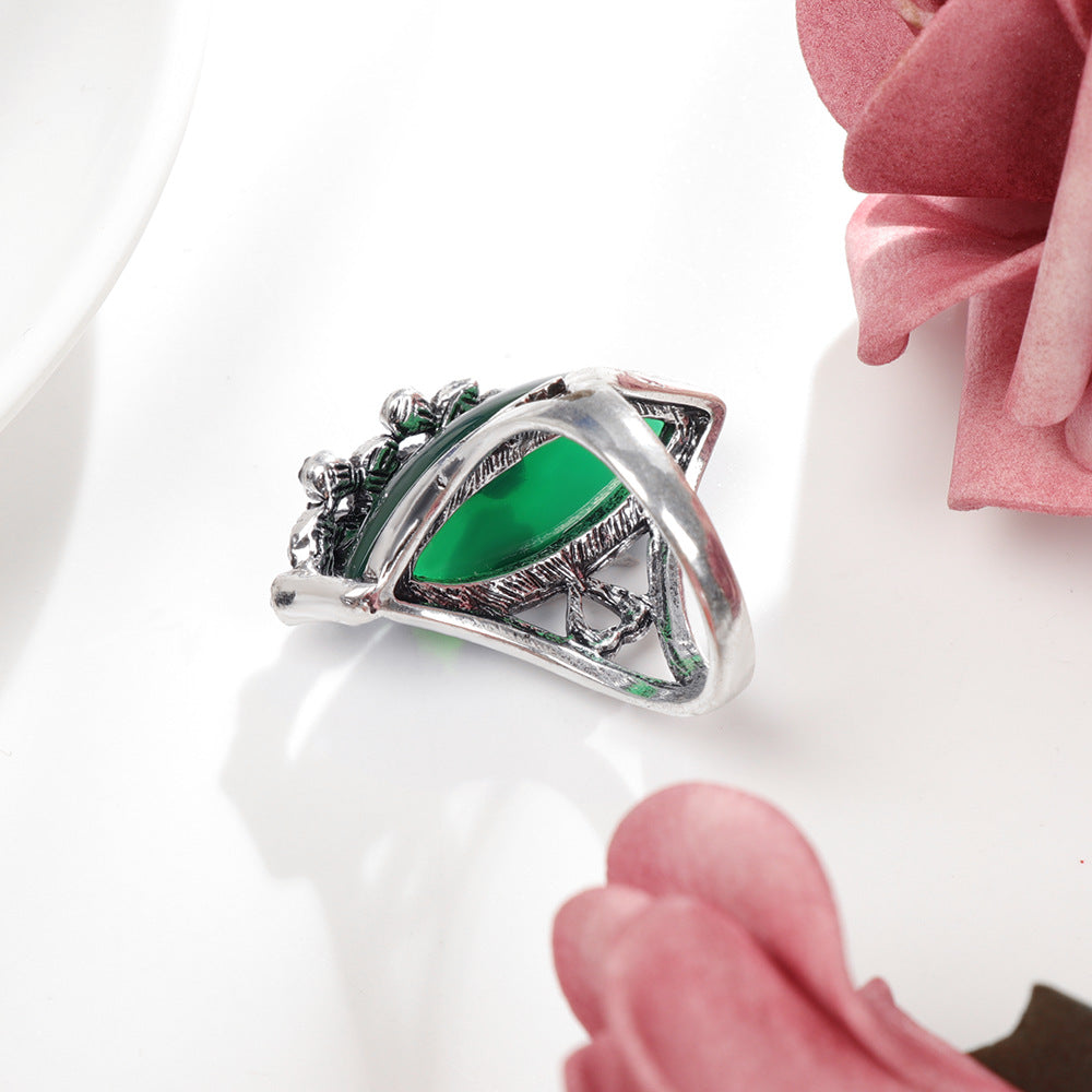 Simple Alexandrite Ring Is Small And Exquisitely Decorated